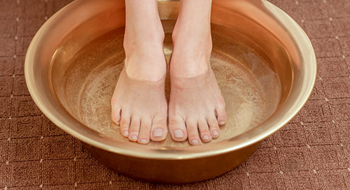 Un Bain de Pieds au Rhassoul