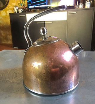 La Pierre Noire utilisée ici sur le cuivre