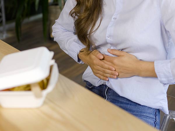 L’eau gêne-t-elle vraiment la digestion ?