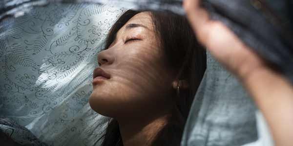 Beauté, sommeil, hydratation et rythme de vie : la peau ne vit pas seule